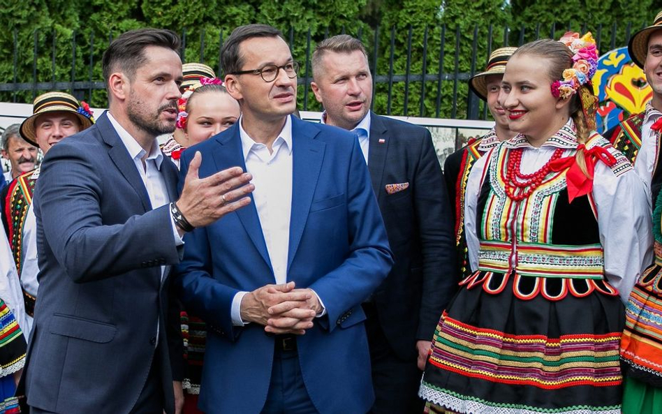 Premier Mateusz Morawiecki i wojewoda Przemysław Czarnek podczas spotkania wyborczego