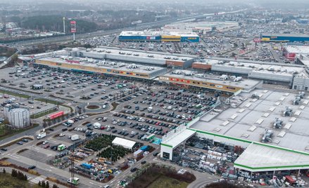 Centrum Handlowe w Markach pod Warszawą w niedzielę handlową w grudniu 2025 r.