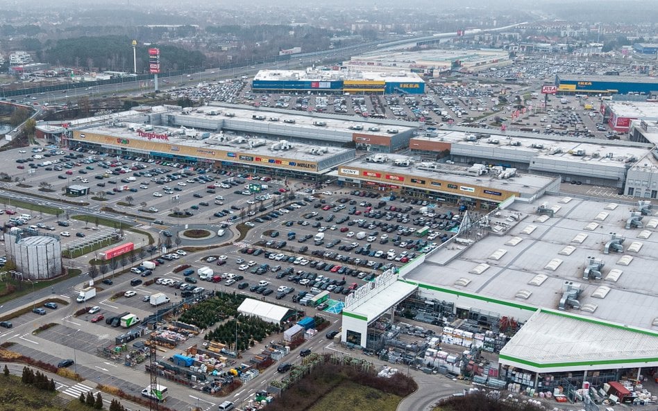 Centrum Handlowe w Markach pod Warszawą w niedzielę handlową w grudniu 2025 r.