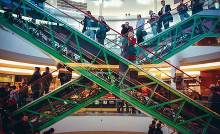 Przez niedziele bez handlu najwięcej klientów tracą centra bardzo małe i małe (do 20 tys. mkw. powie