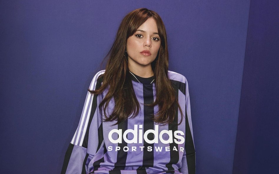 Jenna Ortega, aktorka, producentka i ikona stylu – mówią o gwieździe serialu „Wednesday” przedstawic