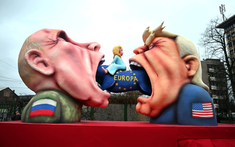 16 lutego 2026 roku, Kolonia. Wóz karnawałowy z Putinem i Trumpem próbującymi „pożreć Europę”.