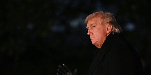 Donald Trump grozi, że Chiny zakażą grania w hokeja w Kanadzie. I blokuje budowę mostu