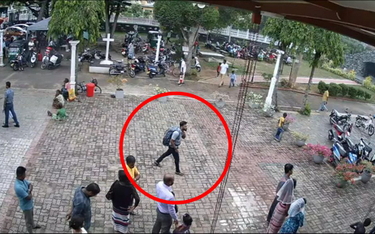 Jest nagranie z zamachu na Sri Lance. Zamachowiec przed wejściem pogłaskał dziewczynkę po głowie