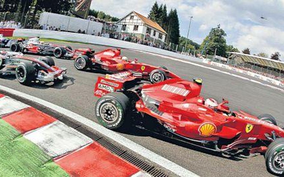 W Grand Prix Belgii podwójne zwycięstwo odniósł zespół Ferrari. Wygrał Kimi Raikkonem przed Felipe M