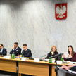 Przewodniczący komisji śledczej ds. afery wizowej, poseł KO Marek Sowa przemawia podczas wtorkowego 
