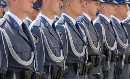 Policjantów brakuje szczególnie w pionach kryminalnych, dochodzeniowych, do rozpracowywania gangów (