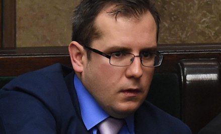 Poseł PiS spędził noc w izbie wytrzeźwień. Znaleziono go, gdy leżał przy przystanku