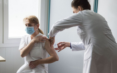 Koronawirus. Czy szczepionka Pfizera chroni przed wariantami wirusa?