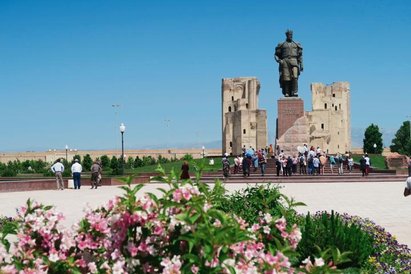 Shahrisabz. Miasto urodzenia Timura. 38-metrowe pylony to jedyne pozostałości po pałacu Ak-Saraj (Bi