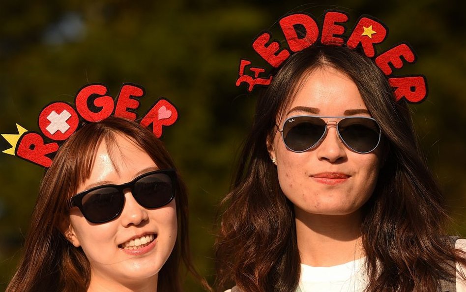 Wimbledoński dzień jak zawsze - Federer i Serena grają dalej