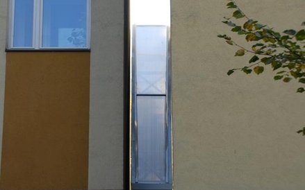 Wciśnięty niczym szpilka dom zaprojektowany przez Jakuba Szczęsnego