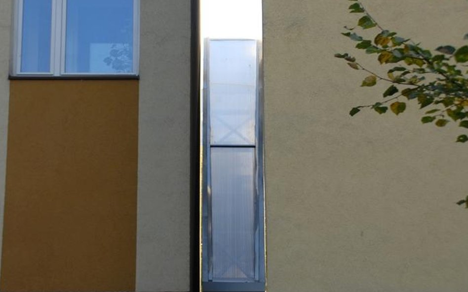 Wciśnięty niczym szpilka dom zaprojektowany przez Jakuba Szczęsnego