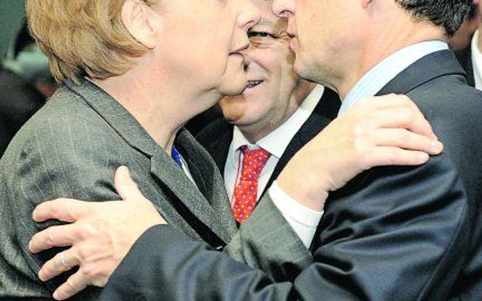 Kanclerz Niemiec Angela Merkel i prezydent Francji Nicolas Sarkozy podejrzewają, że agencje ratingow