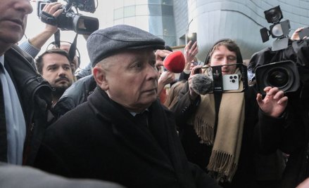Prezes Prawa i Sprawiedliwości Jarosław Kaczyński  w budynku TVP przy ulicy Woronicza w Warszawie, 2