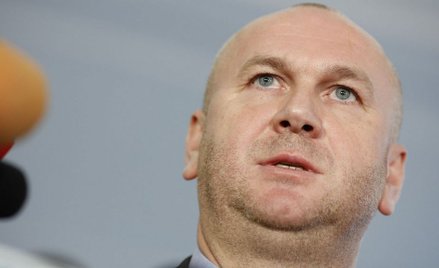 Były szef CBA skarży się premierowi