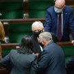 Sondaż. Spadek poparcia dla PiS. Jedna partia decyduje o losach rządu
