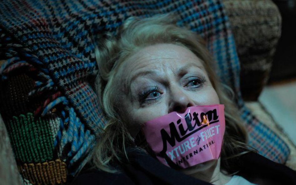 Jacki Weaver jako terapeutka Jerry'ego