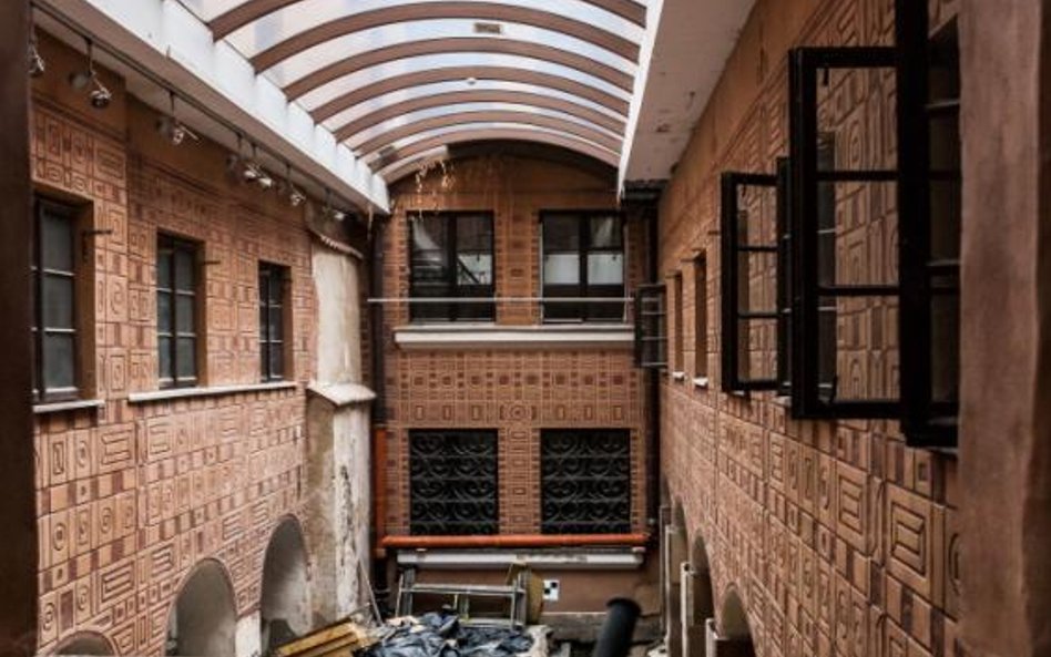 Widok na kolejne z podwórek muzeum