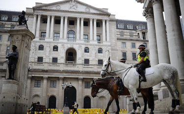 Bank Anglii dodrukuje więcej funtów