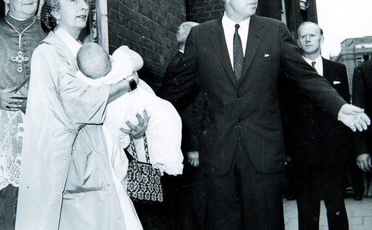 "Od 500 zł licytowana będzie fotografia prezydenta USA Kennedy’ego na uroczystości u Radziwiłłów."