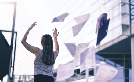Zwolnienie z obowiązku świadczenia pracy - co wolno a czego nie wolno robić w tym okresie