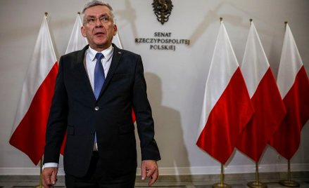 Karczewski o powrocie flag UE do Senatu: Hucpa