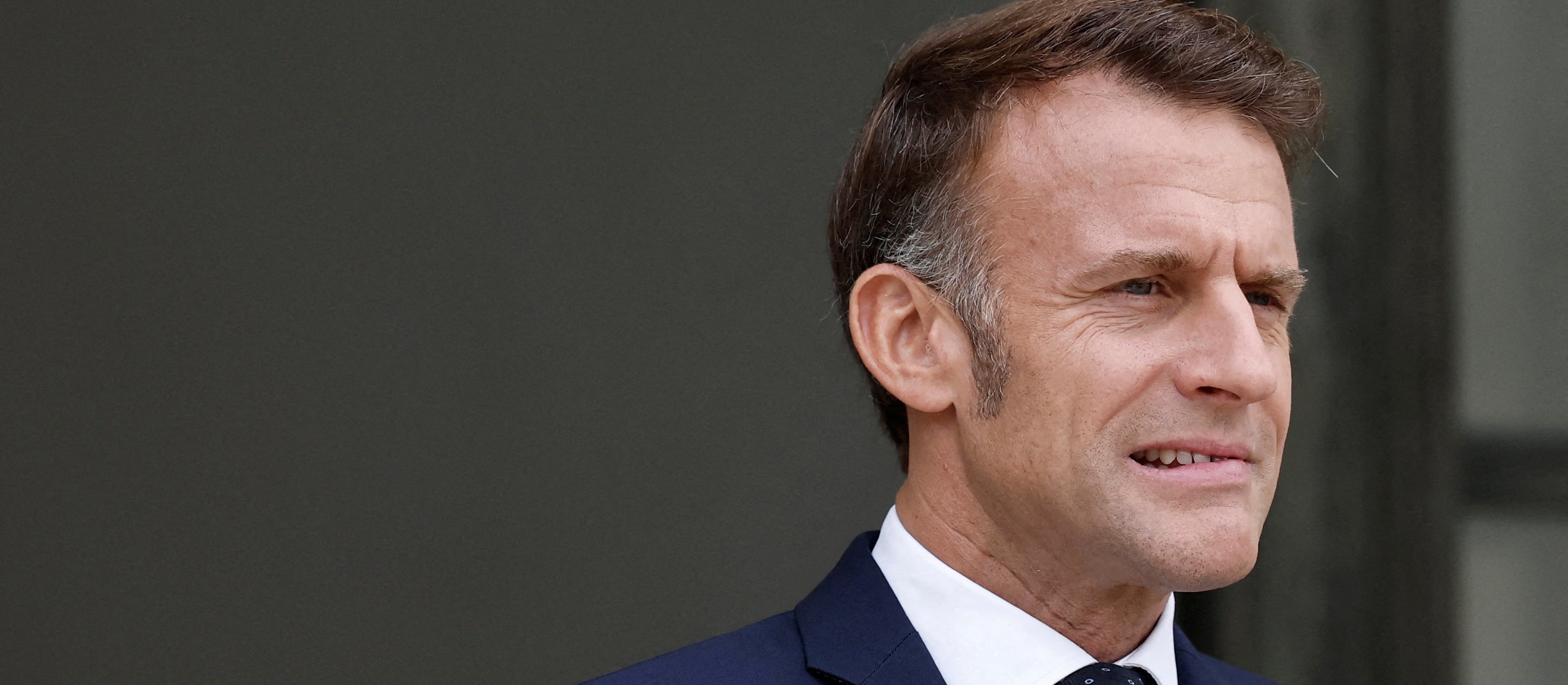 Emmanuel Macron nie chce być nowym Bidenem