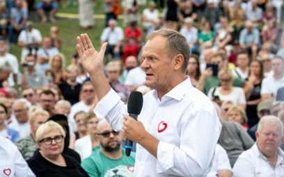 Donald Tusk, przewodniczący Platformy Obywatelskiej, na spotkaniu z mieszkańcami Włocławka