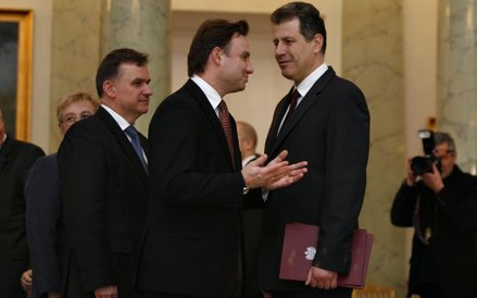 15.01.2009 WARSZAWA. PAŁAC PREZYDENCKI. PREZYDENT RP ODWOŁAŁ WŁADYSŁAWA STASIAKA (Z PRAWEJ) Z FUNKCJ