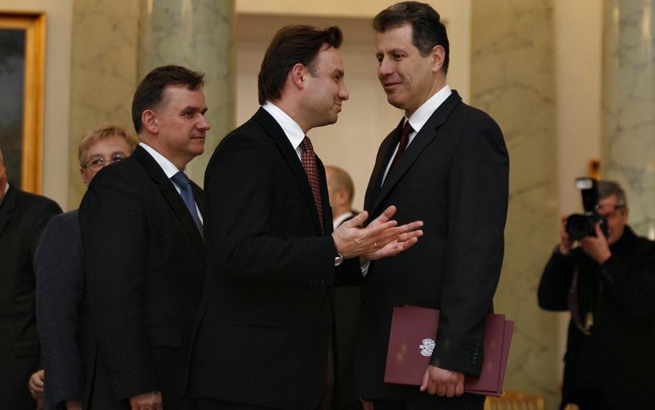 15.01.2009 WARSZAWA. PAŁAC PREZYDENCKI. PREZYDENT RP ODWOŁAŁ WŁADYSŁAWA STASIAKA (Z PRAWEJ) Z FUNKCJ