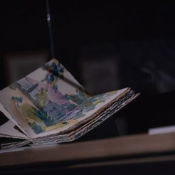 zkicownik z rysunkami i studiami akwarelowymi Andrzeja Wajdy wystawiony w Muzeum Sztuki i Techniki J