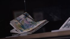 Szkicownik z rysunkami i studiami akwarelowymi Andrzeja Wajdy wystawiony w Muzeum Sztuki i Techniki 