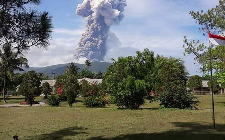 Indonezja: Wybuch wulkanu kilka dni po trzęsieniu ziemi