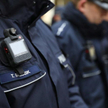 Policyjne nagrania z kamerki najczę&#347;ciej dokumentują zniewagę i napa&#347;ć na policjanta.