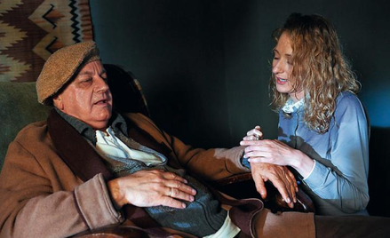 Jerzy Schejbal jako Kornel Makuszyński i Magdalena Popławska jako Pielęgniarka