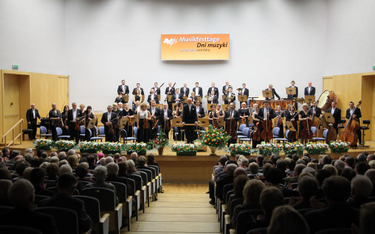 Orkiestra Filharmonii Zielonogórskiej podczas edycji „Dni muzyki nad Odrą” w 2013 roku.