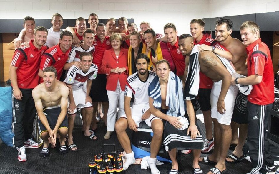 Kanclerz Angela Merkel z reprezentacją Niemiec