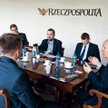 Uczestnicy debaty uważają, że korzystanie z sieci jest pomocne w prowadzeniu biznesu