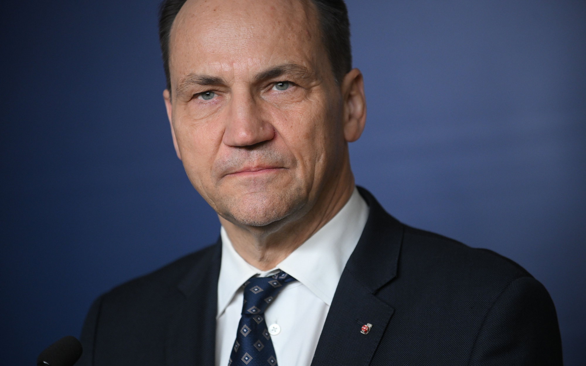 Radosław Sikorski argued that he was praising Donald Trump. What for?