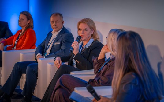 Od lewej: Katarzyna Żuławska, Dyrektor finansowy, EMBE PRESS, Paweł Rafalski, CEO, SOLET, dr Alina S