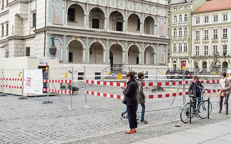 Wykopaliska na Starym Rynku poprzedziły wiercenia i badania geofizyczne, dzięki temu archeolodzy mog