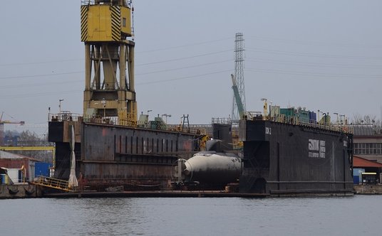 "ORP Bielik na doku nr 2 Gdańskiej Stoczni Remontowej. Fot./Andrzej Nitka"