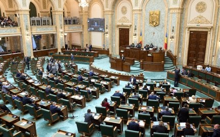 Rumuński parlament przegłosował we wtorek wotum nieufności wobec rządu Illie Bojolana. Fot. shutters