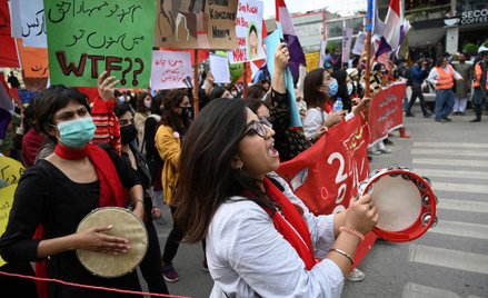 Premier Pakistanu: Gwałty? Kobiety nie powinny kusić