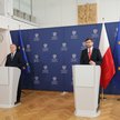 Wicepremier, minister rolnictwa i rozwoju wsi Henryk Kowalczyk (z lewej) i podsekretarz stanu w mini