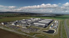 Inwestycje w Polsce zwiększa m.in. Mercedes-Benz. Po fabryce silników i baterii elektrycznych w Jawo