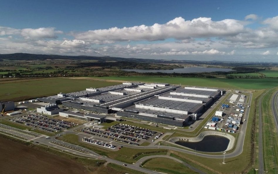 Inwestycje w Polsce zwiększa m.in. Mercedes-Benz. Po fabryce silników i baterii elektrycznych w Jawo