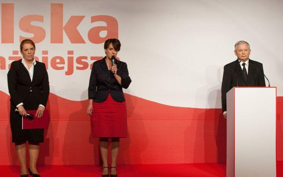 Zawieszona Elżbieta Jakubiak, broniąca jej Joanna Kluzik-Rostkowska oraz prezes Jarosław Kaczyński