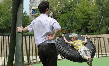 Jeżeli oboje rodzice lub opiekunowie dziecka są zatrudnieni, z wolnych dni na dziecko może skorzysta